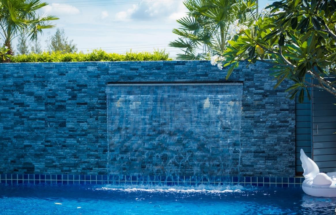Water Wall for a vinyl pool