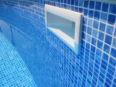 pool drains feature