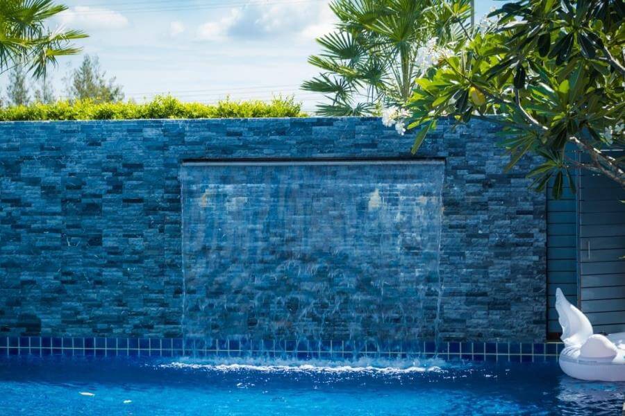 Vinyl pool installation contractor Maple